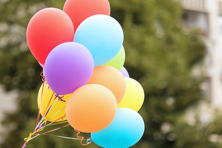 The FAST Way to Decorate Outside... Without Balloons